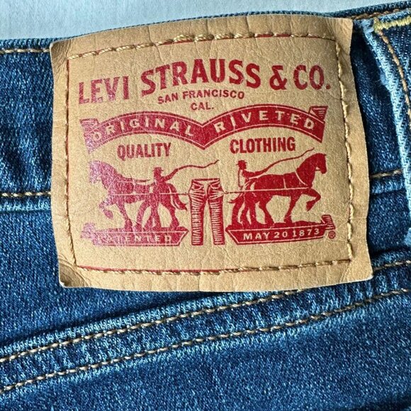 LEVI’S 501 Raw Hem Denim Shorts - Picture 4 of 6